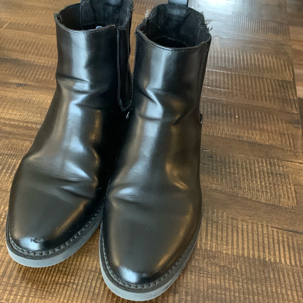 ASOS Design chunky chelsea boots black